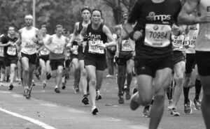 10km 대회의 성취감이 저를 하프 마라톤으로 이끌었습니다. 하프 마라톤에 도전하기 위해 훈련을 시작하면서, 체력과 정신력을 동시에 기르는 과정이 필요하다는 것을 깨달았습니다